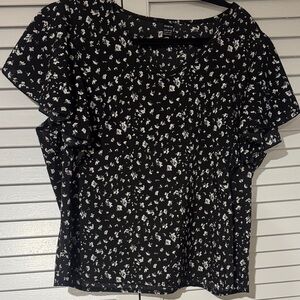 SHEIN Black and White Floral Blouse